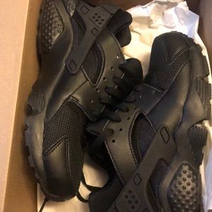 Brand new NIKE HUARACHE!